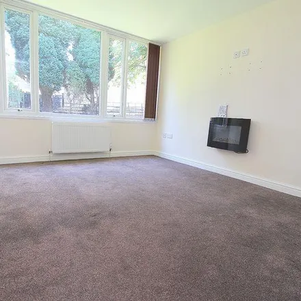 Image 3 - Beacon Drive, Walsall, WS1 2NN, United Kingdom - Apartment for rent