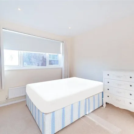 Image 5 - Penner Close, London, SW19 6PS, United Kingdom - Apartment for rent