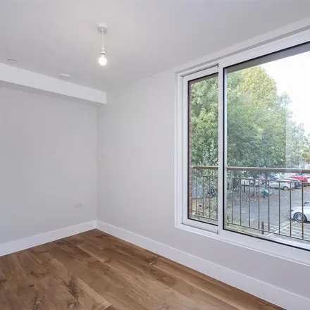 Image 5 - 18 Boston Road, London, W7 2AW, United Kingdom - Townhouse for rent