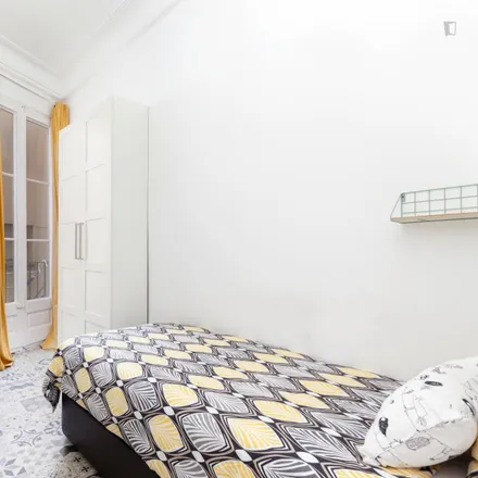 Rent this 9 bed room on Llongueras in Carrer Gran de Gràcia, 08001 Barcelona