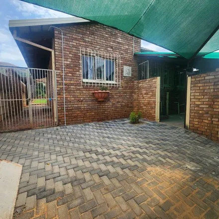 Rent this 3 bed apartment on President Swart Avenue in Fairview, uMhlathuze Local Municipality