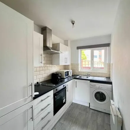 Image 4 - Bowscale Close, Manchester, M13 0NP, United Kingdom - Apartment for sale