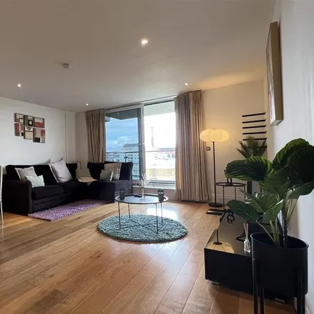 Rent this 3 bed apartment on Thames Point in The Boulevard, London