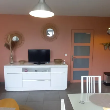 Rent this 2 bed apartment on 76400 Fécamp