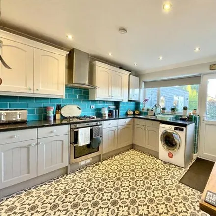 Image 2 - Clive Road, Highcliffe-on-Sea, BH23 4NY, United Kingdom - House for sale