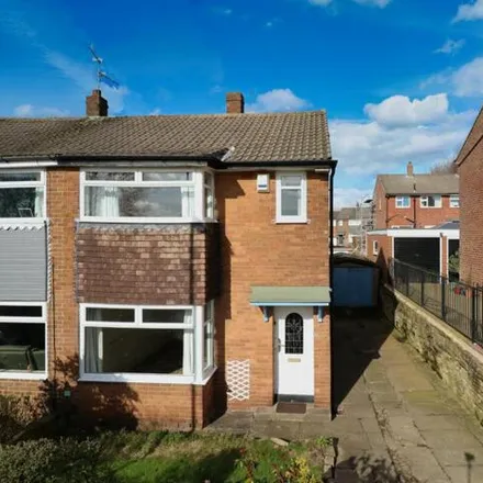 Buy this 3 bed duplex on Moseley Wood Approach in Leeds, LS16 7JS