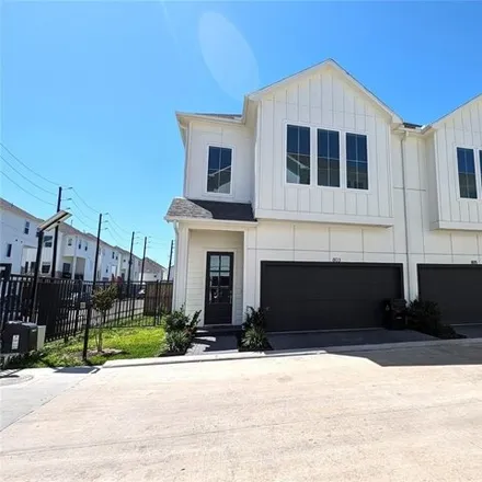 Rent this 3 bed house on unnamed road in Houston, TX 77008