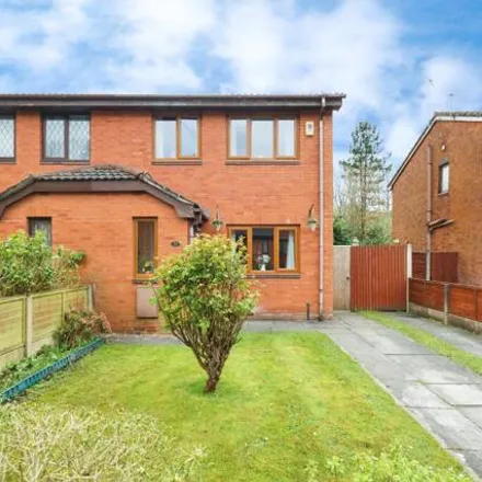 Buy this 3 bed duplex on 24 Bottomfield Close in Royton, OL1 4AT