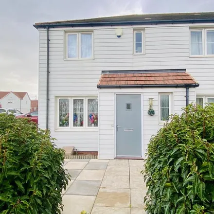 Rent this 3 bed house on 31 Halcrow Avenue in Dartford, DA1 5FX