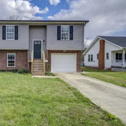 Buy this 3 bed house on 1664 Woodside Drive in Fox Run, Kingsport