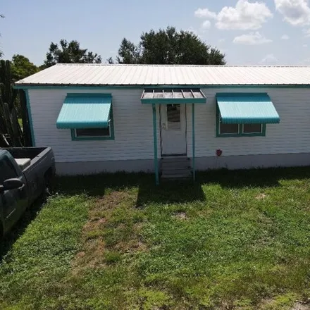 Buy this studio apartment on 1264 9th Street in Glades County, FL 34974