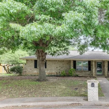 Buy this 3 bed house on 498 Glen Court in DeSoto, TX 75115