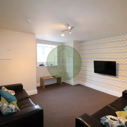 Rent this 6 bed apartment on Back Newport Mount in Leeds, LS6 3DB