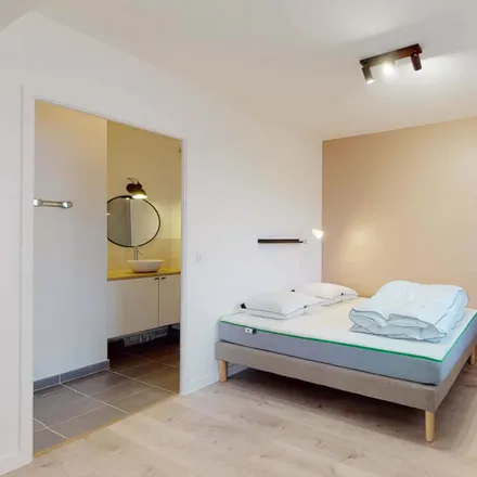 Rent this 4 bed room on 20 Rue de Metz in 92000 Nanterre, France
