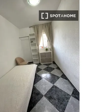Rent this 4 bed room on Carrer de l'Aprestadora in 08902 l'Hospitalet de Llobregat, Spain