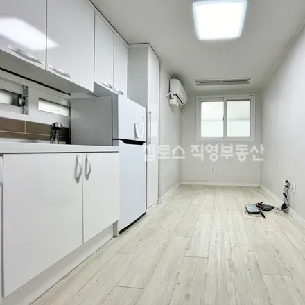 Rent this studio apartment on 서울특별시 관악구 봉천동 23-10
