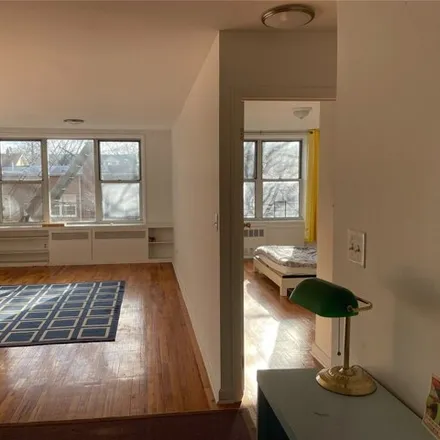 Image 4 - 50-15 39th Street, New York, NY 11104, USA - Apartment for sale