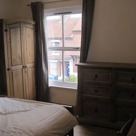 Rent this 4 bed townhouse on 35a Avenue Road in Norwich, NR2 3HW