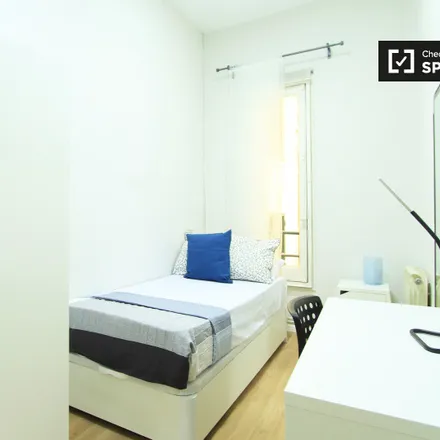 Rent this 6 bed room on The Kooples in Calle de Claudio Coello, 43
