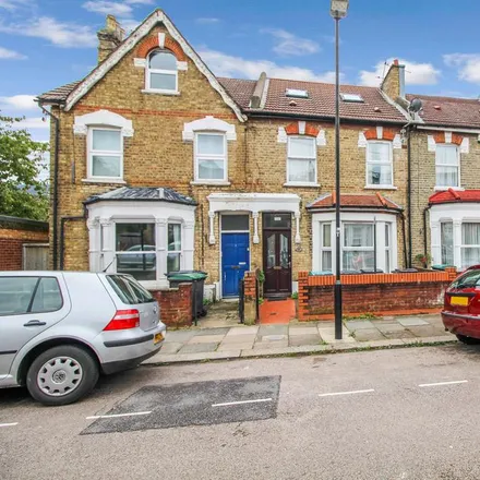 Rent this 6 bed townhouse on 2 Cheshire Road in London, N22 8JJ