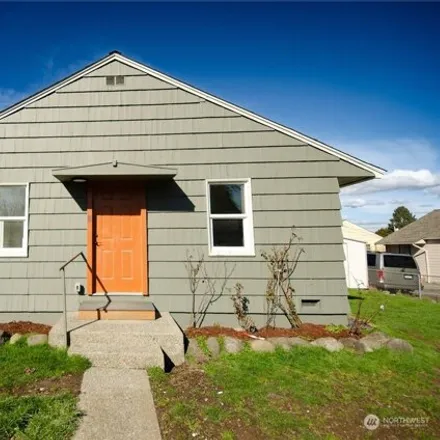 Buy this 2 bed house on 1003 Lane Place in Everett, WA 98203