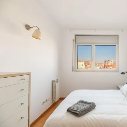 Rent this 2 bed apartment on Farmàcia Mariona Solà Begès in Carrer de Bilbao, 145