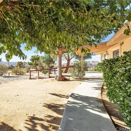 Image 8 - 7701 Palomar Avenue, Yucca Valley, CA 92284, USA - House for sale