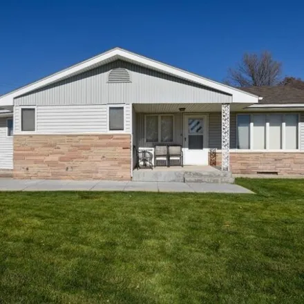 Buy this 4 bed house on 784 Butler Drive in Cambridge, NE 69022