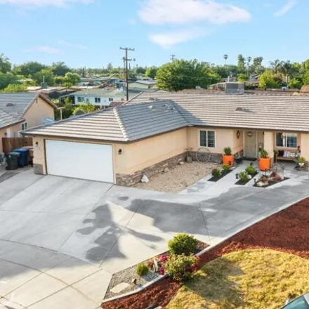 Buy this 3 bed house on 6100 Pizarro Street in Bakersfield, CA 93307