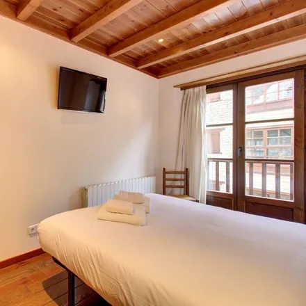 Rent this 3 bed apartment on 25598 Baqueira