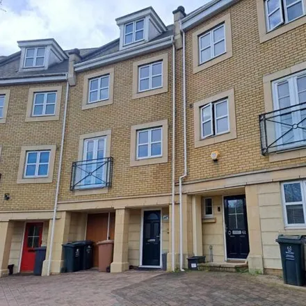 Buy this 3 bed townhouse on Kingfisher Drive in Worcester Park Estate, DA9 9RS
