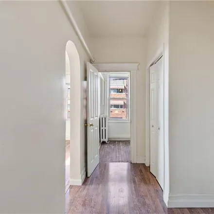 Image 8 - 518 Underhill Avenue, New York, NY 10473, USA - Townhouse for sale