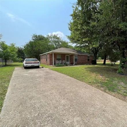 Image 1 - 443 Mineral Wells Street, Terrell, TX 75160, USA - House for sale