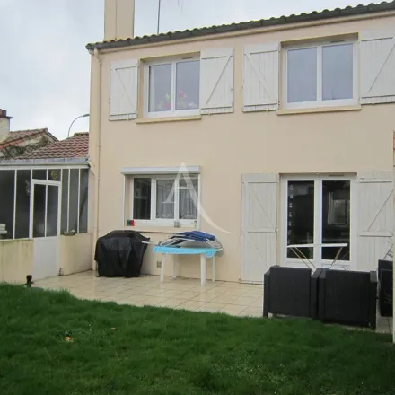 Rent this 4 bed apartment on 9 Place Saint Jean in 79100 Thouars, France