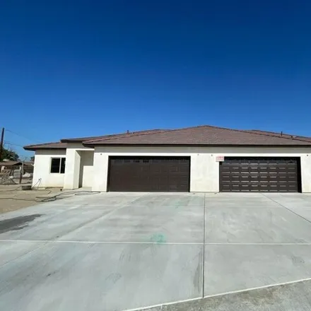 Image 3 - 690 South Dayton Street, Tulare, CA 93274, USA - House for sale