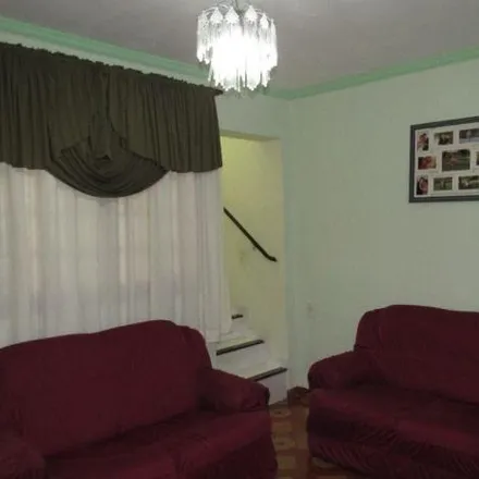Buy this 2 bed house on Salão de Beleza in Rua Valentin Tozzi 82, Vila Sônia