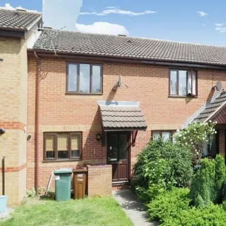 Rent this 2 bed townhouse on Redlands Centre in Neithrop Avenue, Banbury