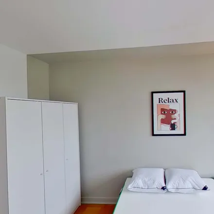 Rent this 4 bed room on 12 Rue des Cailloux in 92110 Clichy, France