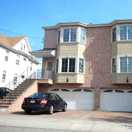 Rent this 3 bed townhouse on 474 Lincoln Street in Palisades Park, NJ 07650