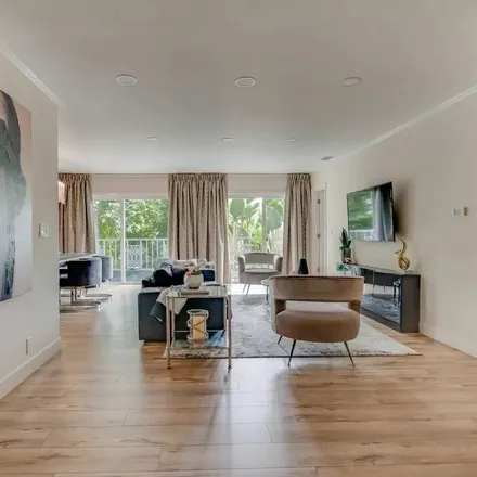 Image 2 - Kings Manor, 1045 North Kings Road, West Hollywood, CA 90069, USA - House for rent