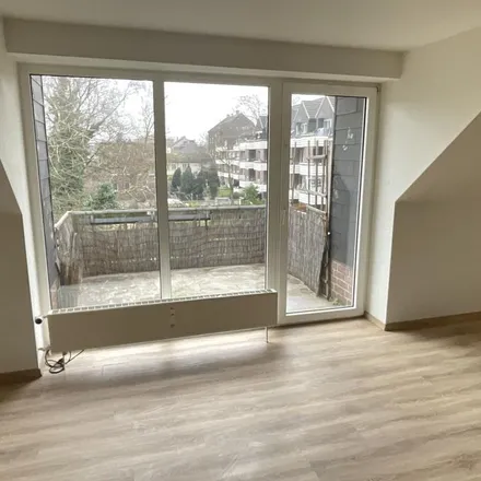 Rent this 3 bed apartment on Schuirkamp 16 in 47139 Duisburg, Germany