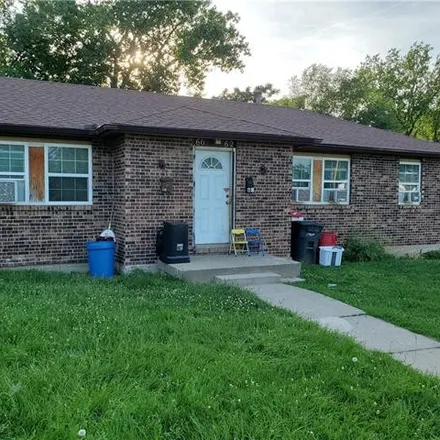 Buy this studio duplex on 1001 Armstrong Avenue in Kansas City, KS 66102