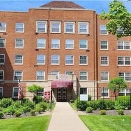 Image 1 - Shaker Heights Country Club, Courtland Boulevard, Shaker Heights, OH 44128, USA - Condo for sale