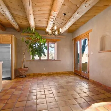 Image 8 - 98 Windsong, Taos County, NM 87529, USA - House for sale