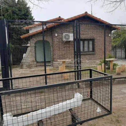 Buy this 4 bed house on Avenida Antártida Argentina 500 in Partido de Lomas de Zamora, Turdera
