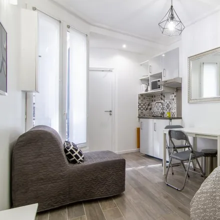 Image 2 - 5 Rue Véron, 75018 Paris, France - Apartment for rent