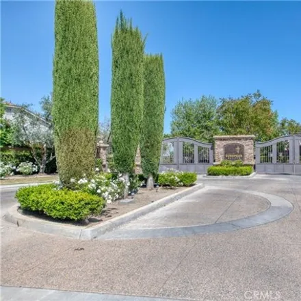 Image 1 - 5264 West King Fisher Lane, Fresno, CA 93722, USA - House for sale