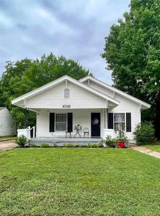 Buy this 3 bed house on 1019 South Stockton Avenue in Ada, OK 74820