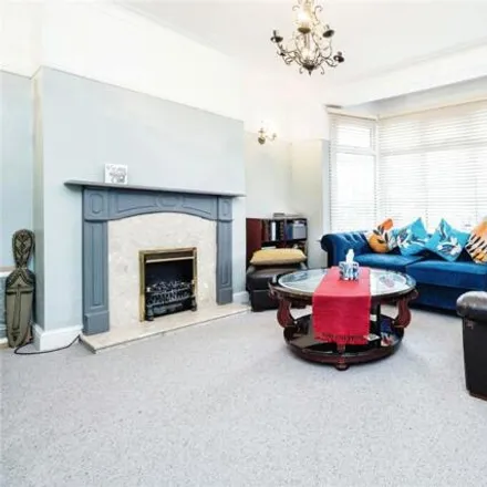 Buy this 5 bed townhouse on Maybank Avenue in London, E18 1JP