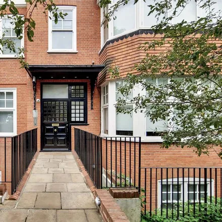 Rent this 3 bed apartment on Lyndhurst Road in London, NW3 5PB